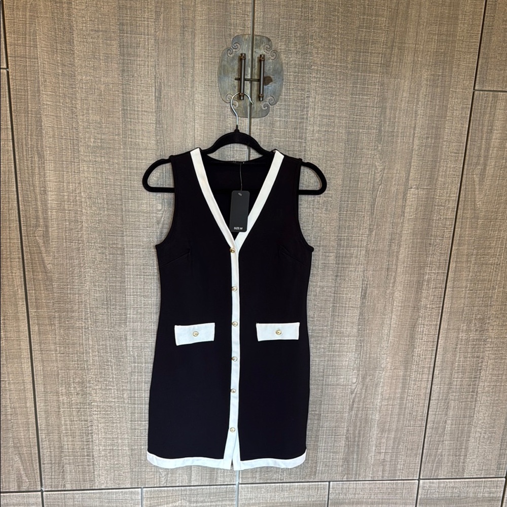 Saints 21 Sleeveless Button-Down‎ Dress